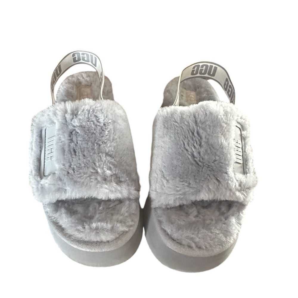 UGG Disco Slides Shoes cozy fluff and retro-style platform soles. - Picture 2 of 6